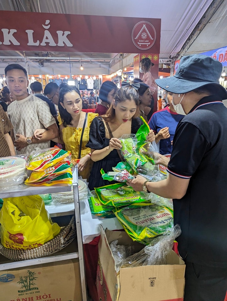 Bánh Phồng Sữa Nhơn Hoàng tại Hội chợ Công Thương khu vực Tây Bắc Điện Biên năm 2024.